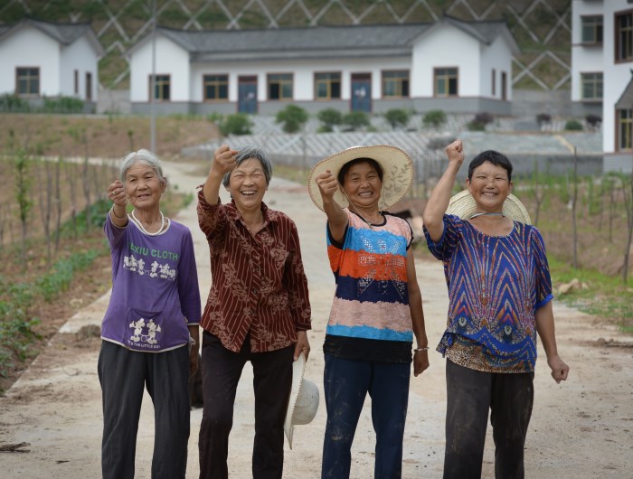 （恩陽區(qū)）柳林鎮(zhèn)罐子溝村如今成了集旅游，觀光，休閑一體的新農(nóng)村。舊房變新居，農(nóng)民樂開顏。_副本.jpg